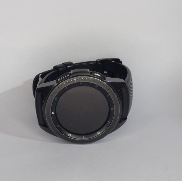 Reloj Pulsera Smartwatch con GPS Samsung Galaxy Watch SM-R810 (usado sin cargador) 42mm