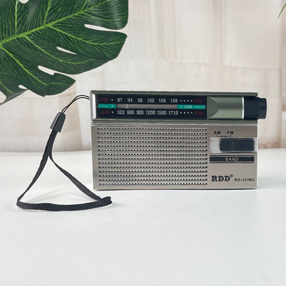 Radio a Pilas RD-3318G FM AM 8 Bandas (x2 pilas AA no incluidas)